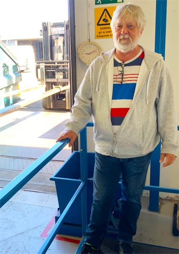 Esta barandilla de seguridad simple pero efectiva es un testimonio de las medidas de seguridad mejoradas implementadas en toda la sala de producción.